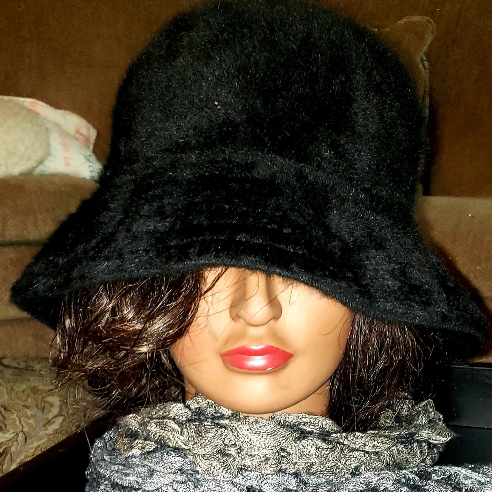 SOLD-Vintage black Kangol hat